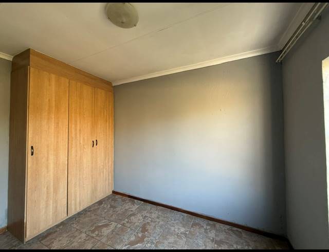 3 BEDROOM FLAT FOR SALE IN CASTLEVIEW